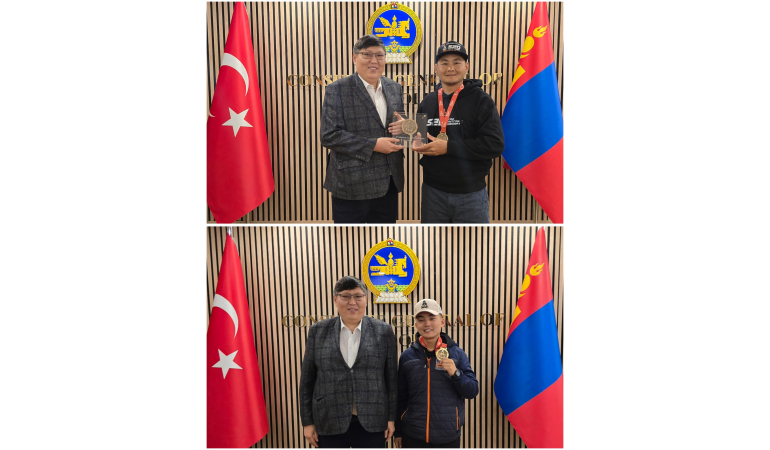 48 ДАХЬ УДААГИЙН "ДАКАР РАЛЛИ" УРАЛДААНЫ МОТОЦИКЛИЙН ТӨРӨЛД МОНГОЛ УЛСАА ТӨЛӨӨЛӨН ОРОЛЦСОН БАГ ТАМИРЧДЫГ ХҮЛЭЭН АВЧ УУЛЗАВ